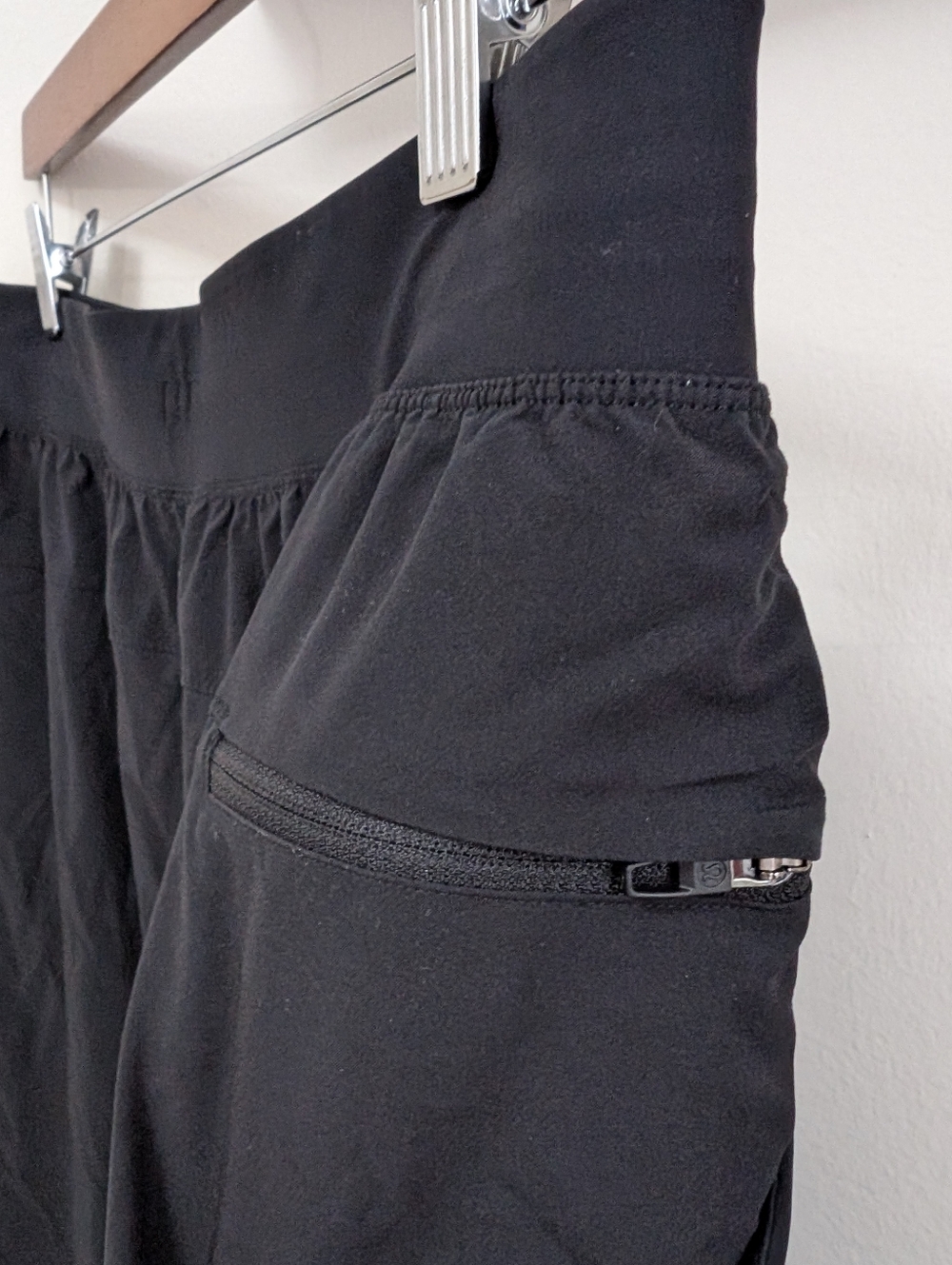 Men's Lululemon Shorts, Black, Size L - Picture 4 of 6
